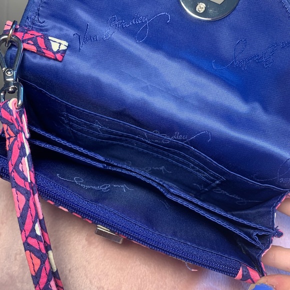 SOLD///Vera Bradley Your Turn Smartphone Wristlet - Picture 5 of 10